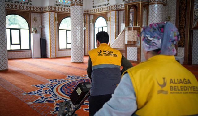 Aliağa'da Ramazan önce cami temizliği