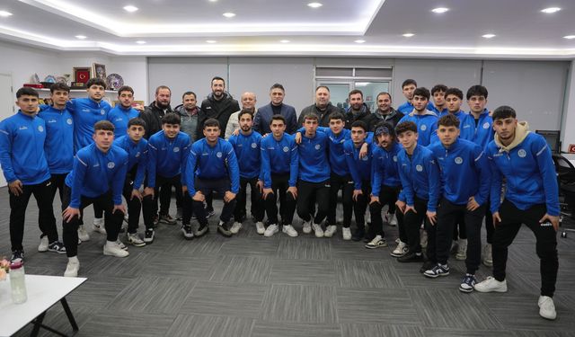 Aliağa Helvacı Spor U-18 takımı İzmir şampiyonu oldu