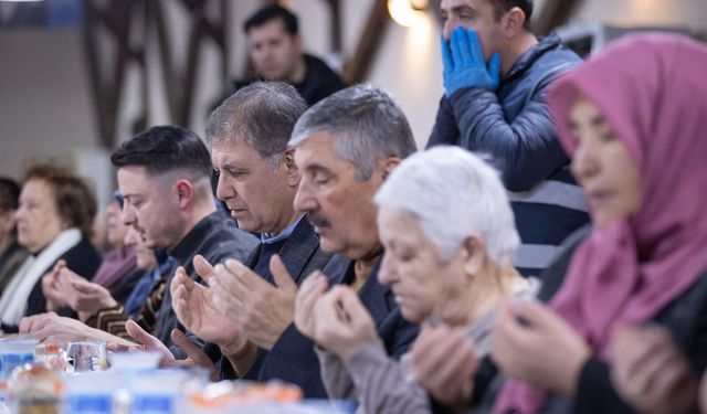 Başkan Tugay'dan iftar mesajı: Dilemek iyi ama emek şart!