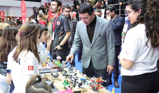 Bayraklı, Fibonacci Uluslararası Robot Olimpiyatları’na ev sahipliği yaptı