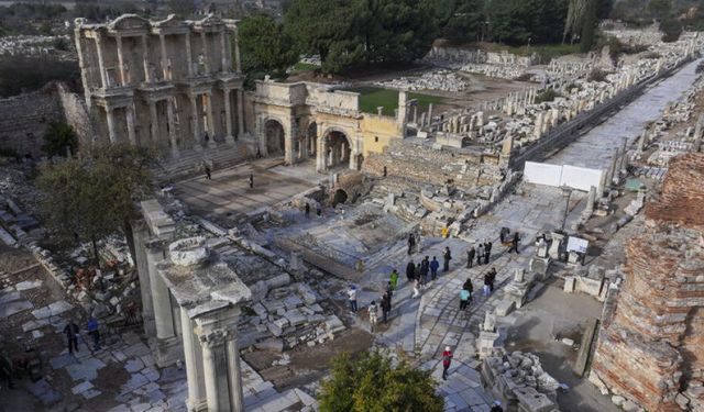 Müzelerin Genel Müdürü'nden 'Efes' açıklaması: Otopark rantına kurban edilemez!