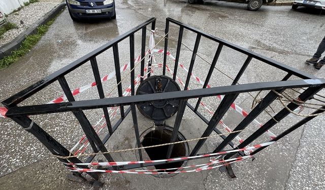 Yağış sonrası esnaftan 'rögar kapağı' insiyatifi