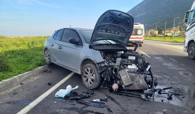 Manisa'da kaza: 2 sürücü yaralı!