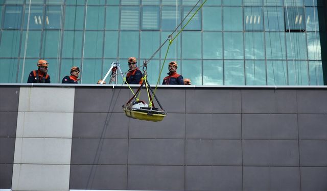 İzmir Adliyesi'nde nefes kesen tatbikat!
