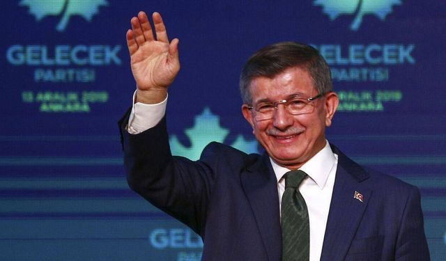 Ahmet Davutoğlu: Maddi sıkıntılar yaşıyorum
