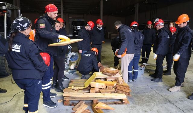 Bayraklı'da afet eğitimi tamamlandı