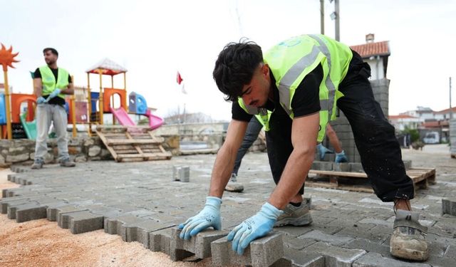 Çeşme'de yol yenileme seferberliği