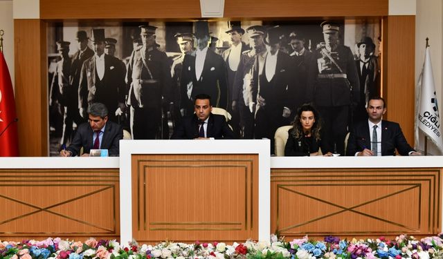 Çiğli’de gündem Çamlıkent… Başkan Yıldız’dan ‘haysiyet cellatlığı’ çıkışı!