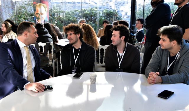 Bornova'da üniversitelilerle burs dayanışması!