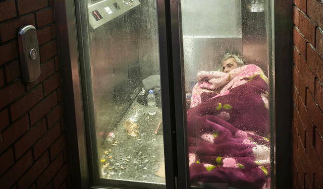 Ölümüne evsizlik: En dar sığınaktaki barınma dramı!