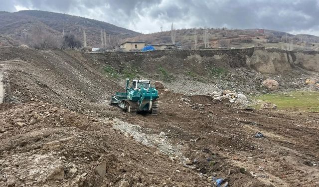 Elbiz Deresi'nde temizlik çalışmalar tam gaz