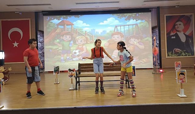 Çiğli’de minikler mikroplara karşı sahneye çıktı