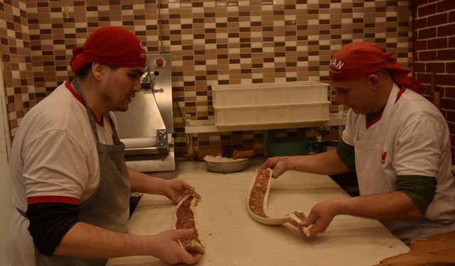 Askıda kampanyasına yeni halka: Kıymalı pide