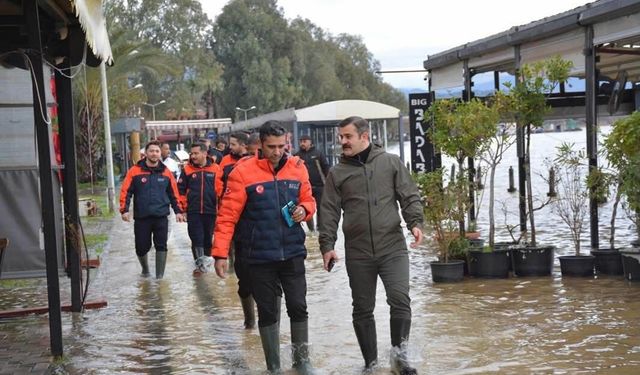 Köyceğiz Gölü taştı... Kordonu su bastı!