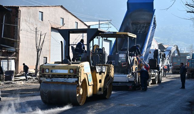 Büyükşehir kendi asfaltını, yollarda kullanmaya başladı
