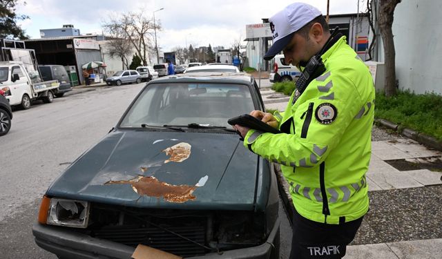 Manisa Büyükşehir'den sahipsiz ve hurda araçlara yönelik çalışma