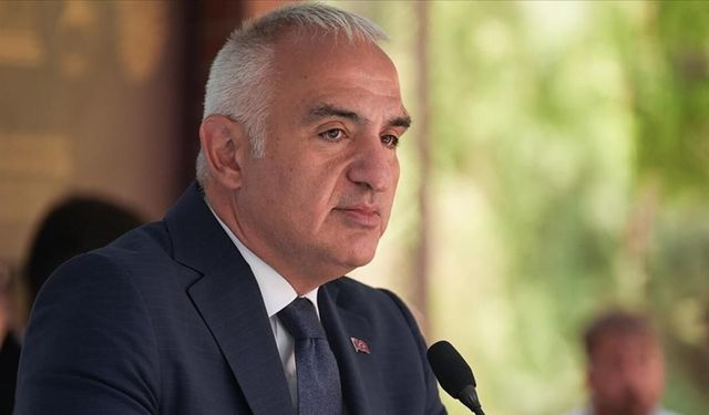 Bakan Ersoy, "Dünya Dillerinde Türkçe" sözlüğünü tanıttı