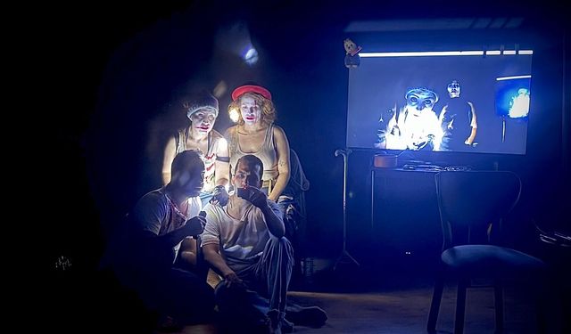 Gerçekliğin öldüğü yerde özgürlük arayışı: GASP-ING İzmir’de ses getirdi!