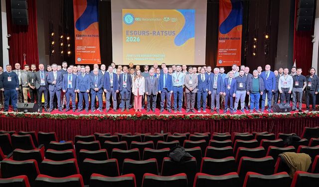 Avrupa’nın ünlü ürologları DEÜ’de canlı cerrahi gerçekleştirdi