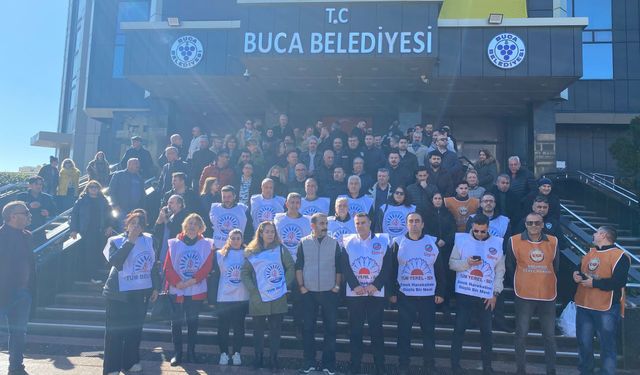 Buca’da belediye önü yine eylem alanı: Bu sefer de memurlar iş bıraktı!