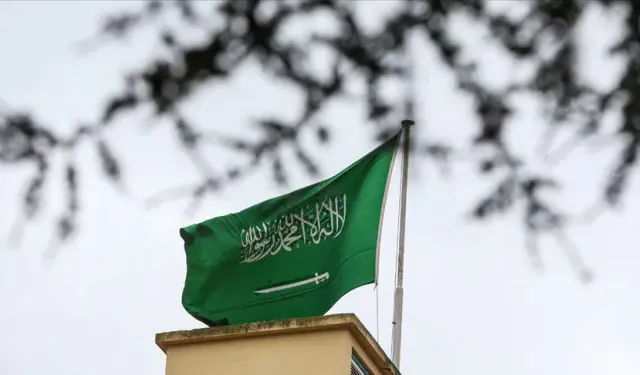 Riyad semalarında duman görüldü: Diplomatik bölgede güvenlik uyarısı