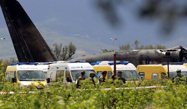 Cezayir'de askeri nakliye uçağı düştü: 2 kişi öldü!