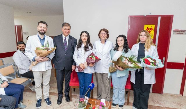 Başkan Tugay'dan Tıp Bayramı'nda çarpıcı mesaj: Gittikçe sağlıksızlaşan bir toplumumuz var!