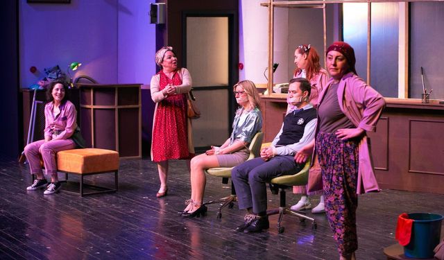 İzBBŞT, Dünya Tiyatro Günü’nü iki sahnesinde ücretsiz oyunlarla kutladı