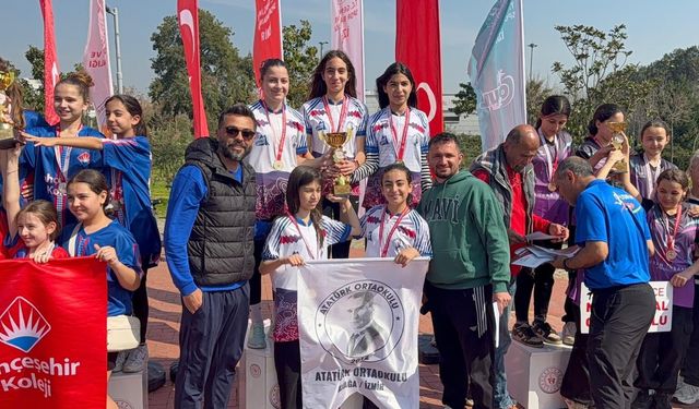 Atatürk Ortaokulu Öğrencileri oryantiringde İzmir’e damga vurdu