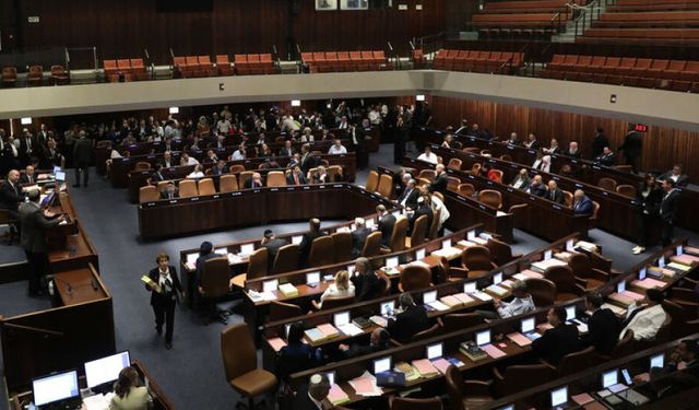 Filistinlilere idam cezası kararını şampanya ile kutladı