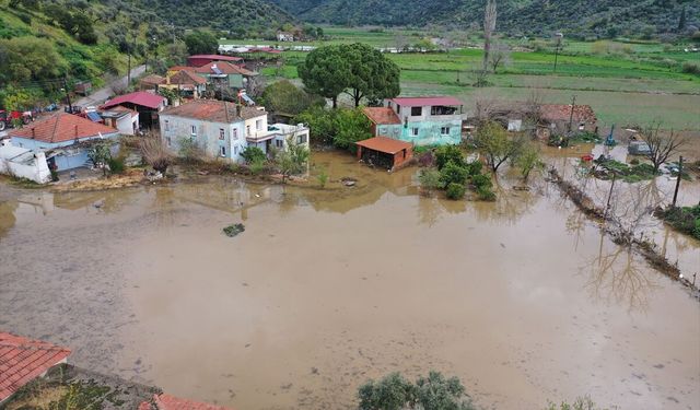 Aydın’da sağanak felaketi: Dereler taştı, evler sular altında