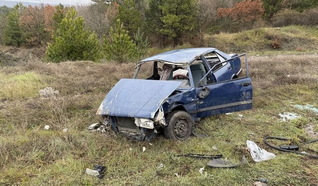 Otomobil şarampole yuvarlandı: Kazada 2 kişi yaralandı