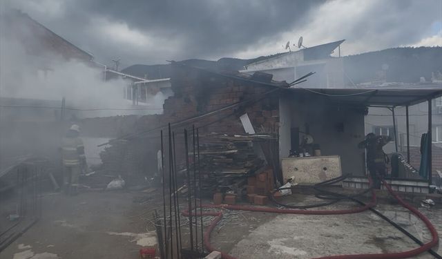 Kemalpaşa'da evde çıkan yangın söndürüldü
