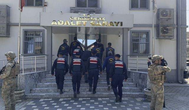 Evlat dehşeti... Annesini odunla öldürdü!