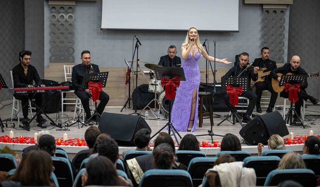 Bornova’da aşk şarkıları gecesi