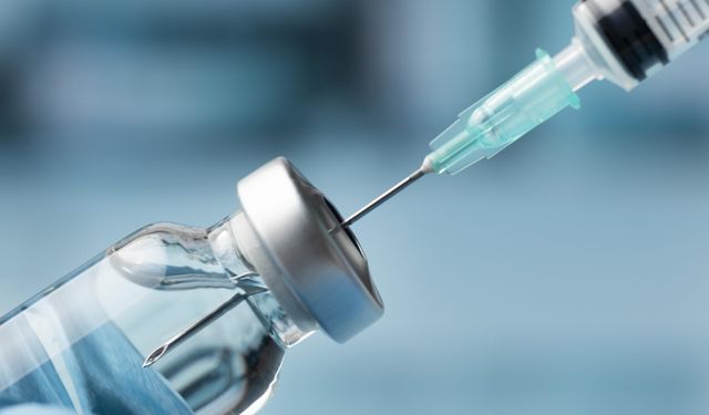 Aşıda ayrımcılık iddiası: Hacılara var, sağlıkçılara yok!