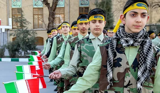 İran’da orduya gönüllü katılım yaşı 12'ye indirildi
