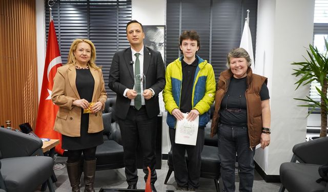 Eşki'den Bornova'nın şampiyonlarına ödül!