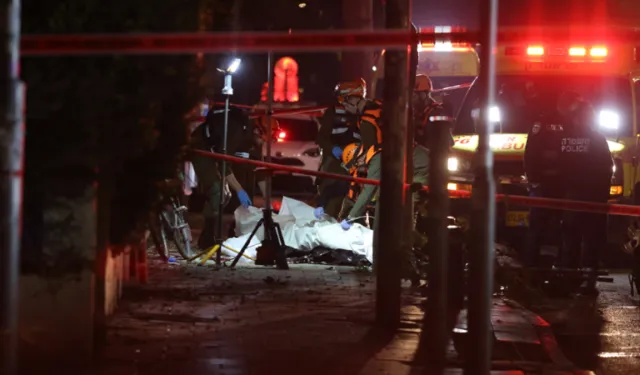 İran çok başlıklı füzelerle Tel Aviv'i vurdu: 1 ölü