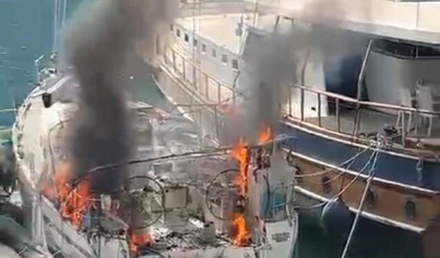 Fethiye’de yelkenli tekne yandı