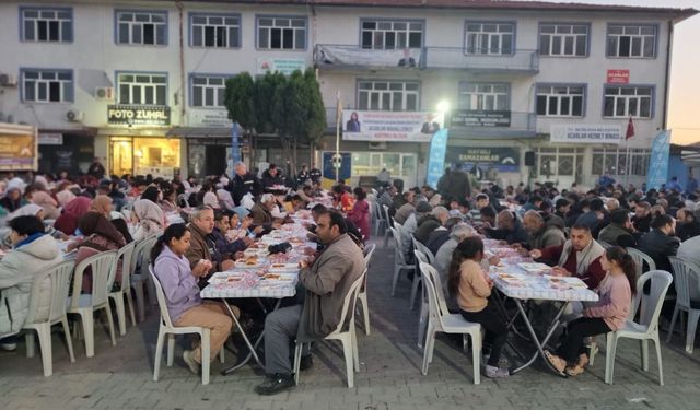 Aydınlılar iftar sofralarında bir araya geldi