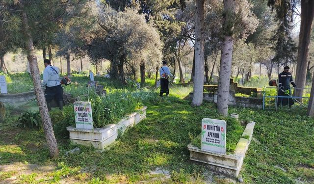 Aydın’da mezarlıklarda Ramazan Bayramı öncesi temizlik çalışması