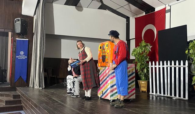 Karacasu'da çocuklar tiyatro ile buluştu