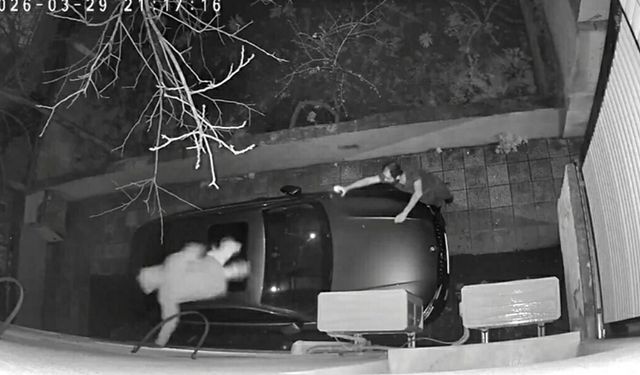 İzmir'de film gibi hırsızlık girişimi: Aracın üzerine atlayıp kaçtı