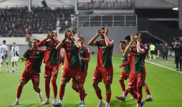 İzmir derbisinde kazanan belli oldu... Kaf-Kaf'tan ezici galibiyet!