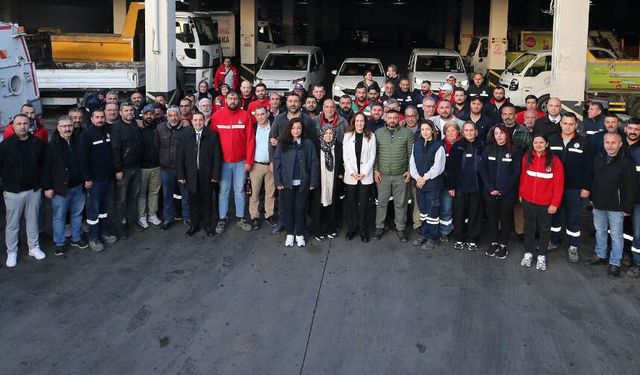 Başkan Ünsal personelle bayramlaştı: Negatif algıya inat...