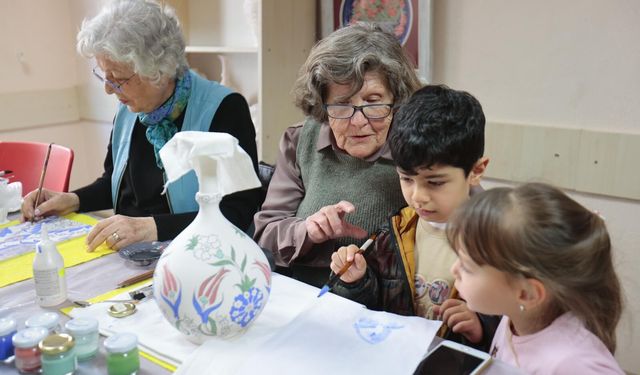 Konak’ın İleri Yaş Merkezi’nde bayram neşesi