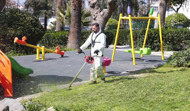 Konak’ın parkları bayramda çiçek gibi