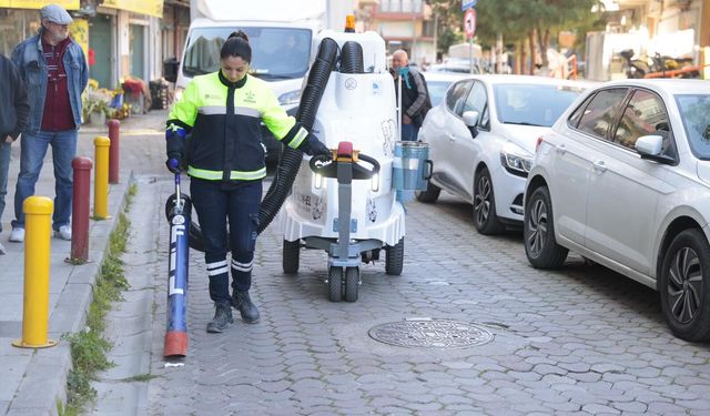 Konak’tan temizliğe pratik çözüm... Filler görev başında!
