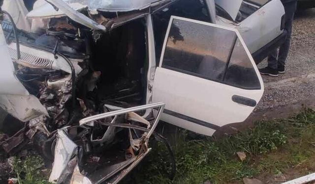 Manisa’da otomobil ile TIR çarpıştı: 1 ölü, 2 yaralı!